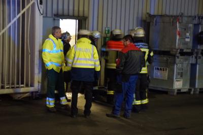 Stuttgart: Brand in Sondermuellentsorgungsfirma